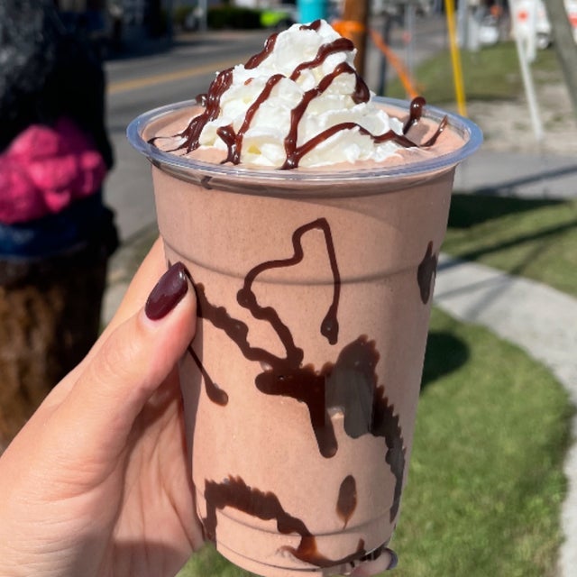 16 Oz Milkshake | The Frozen Barn